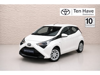 Toyota Aygo 1.0 VVT-i x-play MT | Achteruitrijcamera | Toerenteller | Smartp