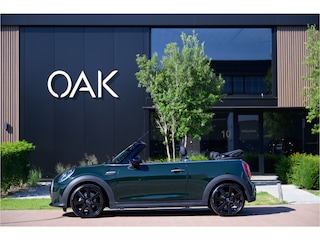 Mini Cooper Cabrio 1.5 Aut. Resolute Edition | Navigatie | Lounge Leder | PDC | 18"LM | Rebel Green