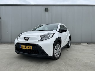 Toyota Aygo 1.0 VVT-i MT Play | CarPlay | Achteruitrijcamera | Cruise control adaptief | Airco |