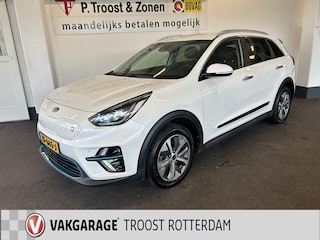 Kia Niro e-Niro ExecutiveLine 64 kWh Vol Elektrisch | Adaptieve cruise control | Afneembare trekhaak | Memory seats | Lederen bekleding | Stoelverwarming v+a | Stoelverkoeling | Keyless | Lane assist | Dodehoeksdetectie | Achteruitrijcamera | JBL speakers | Parkeersensor