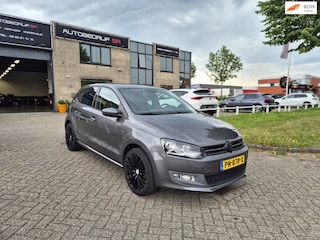 Volkswagen Polo 1.2 TSI Highline Stoelverwarming! Stuurbekrachtiging! 5 Deurs! Cruise!
