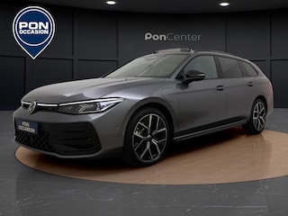 Volkswagen Passat Variant 1.5 eHybrid R-Line | Pano Dak | Trekhaak | 360 Camera | Head-up Display | Harman Kardon | Side Assist | Elek. Achterklep | Elek. Stoelen | ACC | Stuur-/Stoelverwarming V+A |