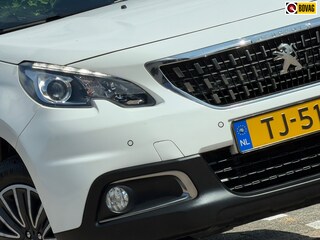 Peugeot 2008 1.2 PureTech Active Pack - Blanc Banquise - Carplay/Nav/PDC