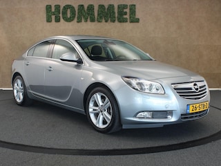 Opel Insignia 1.6 T Cosmo - ORIGINEEL NEDERLANDSE AUTO - PARKEER SENSOREN VOOR EN ACHTER - NAVIGATIE - CRUISE CONTROL - BLUETOOTH - 6 VERSNELLINGEN