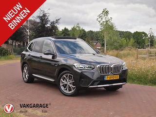 BMW X3 xDrive30e Business Edition Plus | Panoramadak | Head-Up Display | Camera | Sfeerverlichting | LED-Laser |