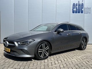Mercedes-Benz CLA Shooting Brake 180 D 2.0 Automaat Business Solution Luxury Navigatie Trekhaak Panoramadak Elek. Stoelen Leer Stoelverwarming DAB Keyless Getint Glas  NL Auto BTW