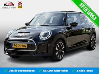 Mini Mini Business Edition 33 kWh SOH 96,7% / Harman-Kardon / 3 Fase / Apple & Android / Stoelverwarming / Camera / Cruise Control / Full-LED /