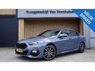 BMW 218i 140pk M-sport High Executive Shadow Line Virtual M-sport Seats Stuurwielverw LED 19 inch DAB LM *NL auto* Cruise Leder Pdc *2de eign*