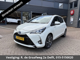 Toyota Yaris 1.5 Hybrid Premium | Navigatie | Panoramadak | Half Leder |