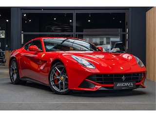 Ferrari F12 Carbon Lift Rosso Corsa Camera 6.3 Berlinetta HELE Rosso Corsa