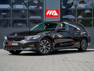 BMW 3-serie Touring 318d High Executive | PANO | LEDER |
