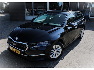 Skoda Octavia Combi 1.5 TSI MHEV Carplay, Achteruitrijcamera, Stoel/Stuurverwarming, ACC, ECC, Parksens V en A, 16" LMV