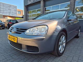 Volkswagen Golf 1.6 FSI Optive