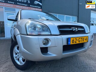 Hyundai Tucson 2.0i Style Executive met parkeersensoren en trekhaak en cruise controle en airco