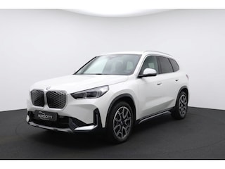 BMW iX1 20 eDrive xLine l Premium Pakket l Stoelverwarming l Leder