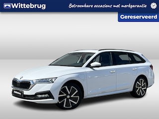 Skoda Octavia 1.4 TSI iV PHEV 204PK Ambition / Panoramadak / Zwenkbare Trekhaak / Stoelverwarming V+A / Achteruitrijcamera / LED
