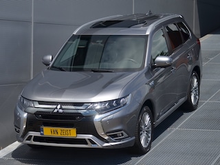 Mitsubishi Outlander PHEV 2.4 INSTYLE 4WD | PLUG IN HYBRID | V2H | SOH % | FULL OPTIONS | SCHUIFDAK | ADAPTIEF CRUISE | ALL SEASON BANDEN | FABRIEKSGARANTIE TOT 23-12-2029* | ALL IN RIJKLAARPRIJS