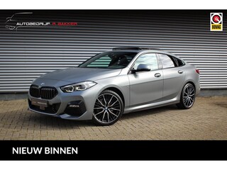 BMW 218i // Panoramadak | Frozen Pure Grey | Shadow Line | Sfeerverlichting | Camera | Hi-fi | Stoelverwarming