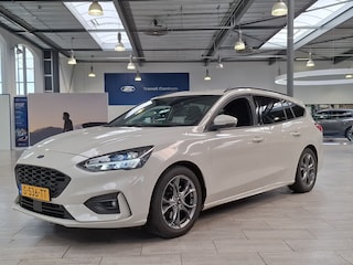 Ford Focus Wagon EcoBoost Hybrid 125pk ST-Line | 100% Dealer onderhouden | Trekhaak | Winterpack | Camera | SYNC 3 | Adapt. LED | All-season banden |