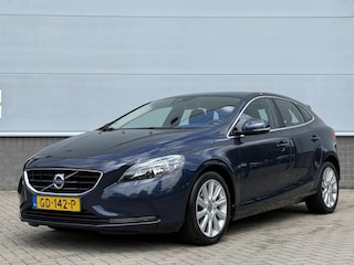 Volvo V40 1.6 T4 Momentum | Automaat | Parkeersensoren | Automatische Airco | Cruise Control | Trekhaakvoorbereiding |