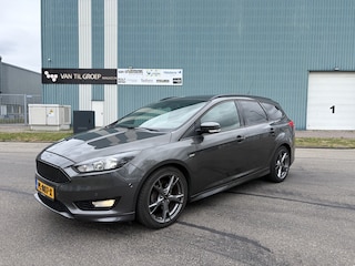 Ford Focus Wagon 1.0i ST-Line 6-Bak 126 PK. Prachtige en goed onderhouden auto !!! Alle keuringen toegestaan !!
