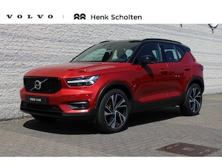Volvo XC40 T5 AWD R-Design Intro Edition | Verwarmbare voorstoelen en achterbank | Verwarmbaar stuurwiel | Premium Audio by Harman Kardon | Interieur voorverwarmingsinstallatie | DAB ontvanger | Lichtmetalen velgen 20" | Cruise control | Elektrisch glazen panorama-dak | Rijstrooksensor met correctie |  Fusion Red Metallic R-Design exterieur | Dak uitgevoerd in Black Stone Solid |