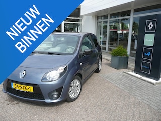 Renault Twingo 1.2-16V Initiale CRUISE CONTROLE/ CLIMATE CONTROLE/ LEDEREN INTERIEUR/ ETC.. DEALER ONDERHOUDEN! RIJKLAAR!