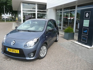 Renault Twingo 1.2-16V Initiale CRUISE CONTROLE/ CLIMATE CONTROLE/ LEDEREN INTERIEUR/ ETC.. DEALER ONDERHOUDEN! RIJKLAAR!