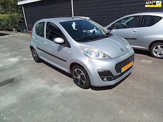 Peugeot 107 1.0 Active zeer Airco led. NL auto 84744km .nap