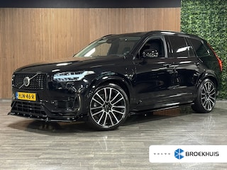 Volvo XC90 T8 AWD Recharge Ultra Dark | Vol! | Bowers & Wilkins | Luchtvering | Stoelventilatie | Trekhaak | Bodykit | 360 Camera | Head-Up Display | Stoelmassage | 455pk | Adaptieve Cruise Control | Stoelverwarming voor+achter | Stuurwielverwarming | Schuifdak | 22 Inch | Full LED Meesturende koplampen | Pilot Assist | BLIS Dode Hoek Detectie | Elektrische voorstoelen geheugen | Nappa Lederen bekleding | Zitting verlenging voorstoelen | Lederen Dashboard | Google Infotainment | Keyless Drive | Parkeersensoren voor+achter | Privacy Glass | Elektrisch bedienbare achterklep | Geïntegreerde zongordijnen achterportieren | Geïntegreerd kinderzitje achterin | Verlichte instaplijsten | 7-Persoons | 4-Zone Climate Control | DAB Radio | Apple Carplay/Android Auto | Alarm Klasse III | Draadloos telefoon opladen | Volvo On Call met mobiele App functie | Onyx Black Metallic |