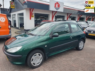 Peugeot 206 1.4 XT AUTOMAAT 93941 KM NIEUWE APK