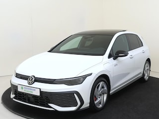 Volkswagen Golf 1.5 eHybrid GTE | SoH 100% | Panoramadak | Head-up display | Achteruitrijcamera | Black Style | Matrix LED verlichting | Adaptieve cruise control | Navigatie | Sfeerverlichting |