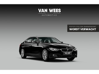 BMW 320i Upgrade Edition | NL auto | 3e eigenaar | Sportstuur | Schakelpaddles | Sportstoelen | Xenon | Cruise control | Navigatie Professional | Bluetooth | Regensensor | PDC