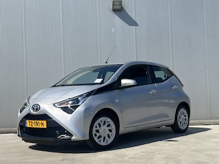 Toyota Aygo 1.0 VVT-i x-play Automaat | Achteruitrijcamera | Airco | Radio |