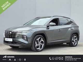 Hyundai Tucson 1.6 T-GDI PHEV Premium Sky 4WD / Fabrieksgarantie tot 05-2027 / Dealer onderhouden / Trekhaak afneembaar / Trekgewicht 1350 kg / Glazen schuif- en kanteldak / Elektrische achterklep / Stuur- Stoel & Achterbank verwarming / Achteruitrijcamera /