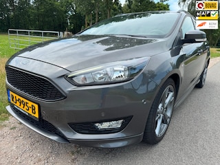 Ford Focus Wagon 1.0 ST-Line nieuwe distributie, dealer ond. + gechipt en prachtige staat