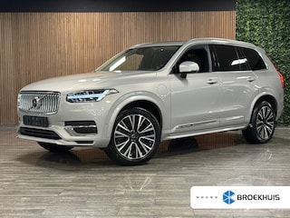 Volvo XC90 T8 AWD Recharge Ultra Bright | Trekhaak | 360 Camera | Head-Up Display | Harman Kardon | 455pk | Adaptieve Cruise Control | Stoelverwarming voor+achter | Stuurwielverwarming | Schuifdak | Full LED Meesturende koplampen | Pilot Assist | BLIS Dode Hoek Detectie | Alcantara hemelbekleding | Lederen zonnekleppen en handgrepen | Elektrische voorstoelen geheugen | Lederen bekleding | Zitting verlenging voorstoelen | Lederen dashboard | 20 Inch | Google Infotainment | Keyless Drive | Privacy Glass | Elektrisch bedienbare achterklep | Geïntegreerd kinderzitje achterin | Geïntegreerde zongordijnen achterportieren | Verlichte instaplijsten | 7-Persoons | 4-Zone Climate Control | DAB Radio | Apple Carplay/Android Auto | Silver Dawn Metallic |
