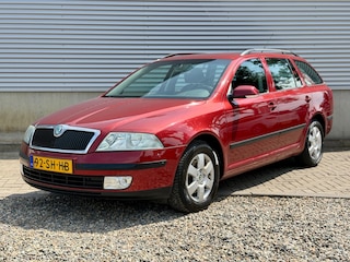 Skoda Octavia Combi 2.0 TDI Elegance [ ecc,cruise,lmv ]