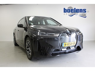 BMW iX xDrive40 High Executive 77 kWh | NL-AUTO! | PANO | STOEL+STUUR/VERW | CARPLAY | 22'LMV | BLINDSPOT | LED |