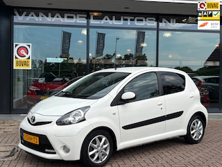 Toyota Aygo 1.0 VVT-i Dynamic Blue 5Drs 85d-KM! Airco LM-Velgen NL-Auto NAP Dealeronderhouden!