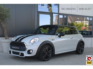 Mini Cooper 1.5 Chili Serious Business | JCW Pack | Union Jack Achterlichten & Striping | Full Map Nav. | Wired |