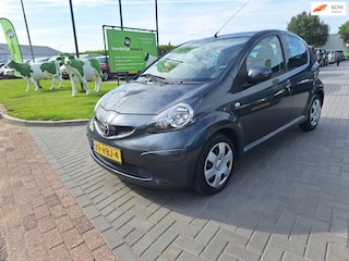 Toyota Aygo 1.0-12V + / 90.315 km NAP / Nieuwe APK bij aflevering