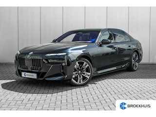 BMW i7 xDrive60 106 kWh 545 PK | Skylounge Panorama Dak | Achteras besturing | Elektrische deuren | Stoelmassage voor + achter |