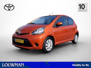 Toyota Aygo 1.0 VVT-i Comfort Orange | Airco | Elektrische ramen voor | Centrale deurvergrendeling met afstandsbediening | Opbergvak dashboard |