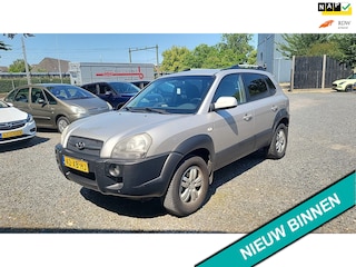 Hyundai Tucson 2.0i Dynamic 142.000km. Airco Cruise PDC Trekhaak 1400kg.