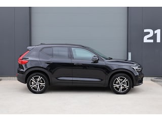 Volvo XC40 2.0 B3 Plus Dark / Panoramadak / Memory Stoelen / Harman Kardon / Keyless-Go / Stuurwielverwarming