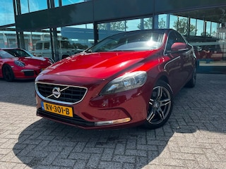 Volvo V40 2.0 D3 Summum (Parkeersensoren, Trekhaak, Automaat, Goed Onderhouden)