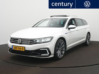 Volkswagen Passat Variant 1.4 TSI PHEV GTE Business Navigatie - ACC - Stoelverwarming - Pano-dak - Camera - Leder - LED