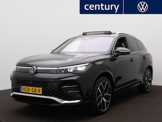 Volkswagen Tiguan 1.5 eHybrid R-Line Edition Panoramadak - Trekhaak - Camera - 20 Inch - Matrix LED koplampen