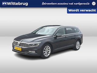 Volkswagen Passat Variant 1.5 TSI Comfort Business / Navigatie / App connect / Zwenkbare trekhaak / Camera / Parkeersensoren V+A / Elektrische achterklep /